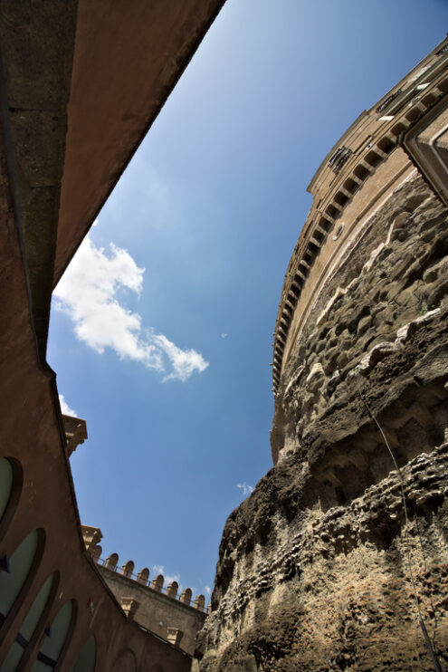 Castle building in Rome. Courtyard in Castel Sant’Angelo. - MyVideoimage.com | Foto stock & Video footage