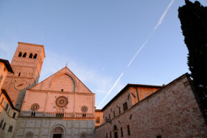 Cathedral of San Rufino in Assisi, facade made of stone with an ogival arch on the triangular tympanum. Photographed at sunset with rosy light. - LEphotoart.com