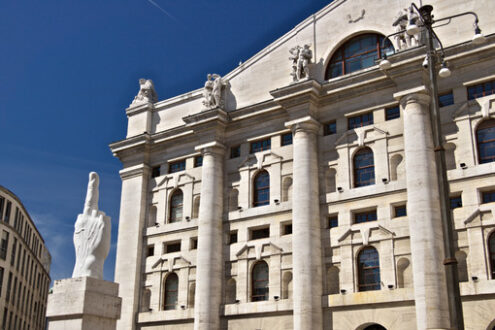 Cattelan finger in Milan. Sculpture of Cattelan’s finger in front of the Milan Stock Exchange. The Milan Stock Exchange building in Piazza Affari with the work of Maurizio Cattelan. - MyVideoimage.com | Foto stock & Video footage