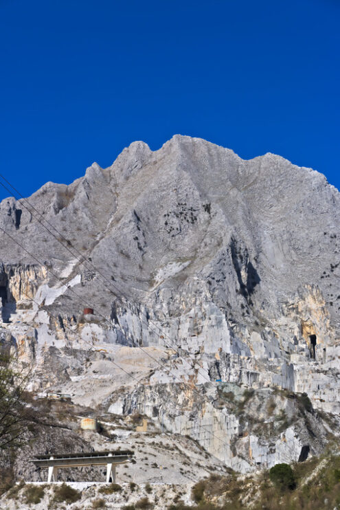 Cave Apuane. Apuan Alps, Carrara. A quarry of white marble - MyVideoimage.com | Foto stock & Video footage