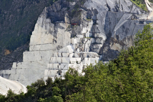 Cave di Colonnata. White Carrara marble quarry in the Apuan Alps. A mountain peak n - MyVideoimage.com | Foto stock & Video footage