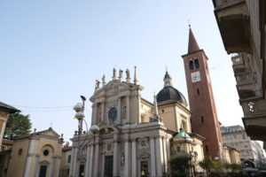 Chiesa Busto Arsizio. Church of San Giovanni Battista in Busto Arsizio. The church is located in Piazza San Giovanni - MyVideoimage.com | Foto stock & Video footage