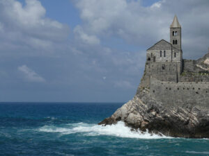 Chiesa Portovenere. Church of San Pietro, built on a rock overlooking the sea. Sky with clouds and blue sea waves. - MyVideoimage.com | Foto stock & Video footage