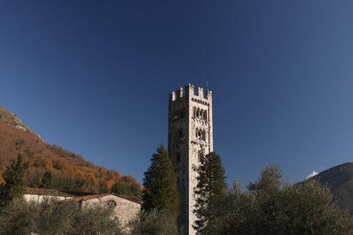 Chiesa medioevale. Church of Santa Maria Assunta, Diecimo, Lucca, Tuscany, Italy. - MyVideoimage.com | Foto stock & Video footage