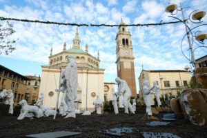 Christmas nativity scene with life-size statues in white chalk. Sanctuary Church of Santa Maria di Piazza in Busto Arsizio. Foto Busto Arsizio photo