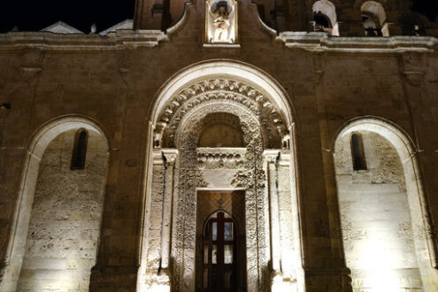 Church in Matera. Night photo. Night photo of the facade of the church of San Giovanni in Matera. Photographed with artificial lights. Detail of the portal in Arabic style. - MyVideoimage.com | Foto stock & Video footage