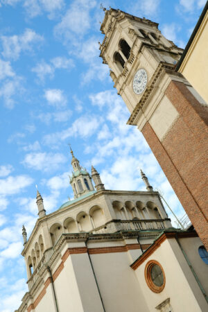 Church with a central plan and bell tower. Mannerist period. Blue sky with clouds. - MyVideoimage.com