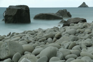 Cinque Terre beach. Beach with large stones near the Cinque Terre. Scoglio del Ferale, La Spezia. - MyVideoimage.com | Foto stock & Video footage