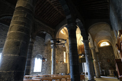 Cinque Terre church. Church of Santa Margherita di Antiochia. Interior with columns and stone walls in Romanesque style. - MyVideoimage.com | Foto stock & Video footage