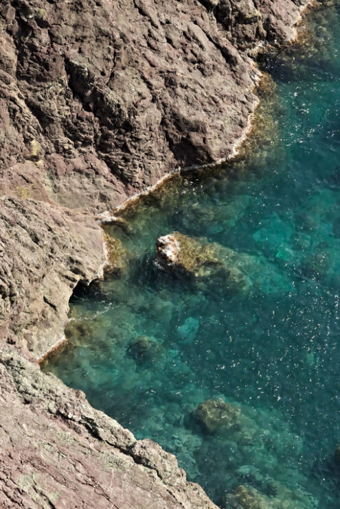 Cinque Terre sea coast. Cinque Terre, liguria, Italy. Rocks overlooking the blue sea - MyVideoimage.com | Foto stock & Video footage