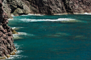 Cinque Terre seascape. Sea waves break on the rocks of the Ligurian mountain.  Sfondo mare. - MyVideoimage.com | Foto stock & Video footage