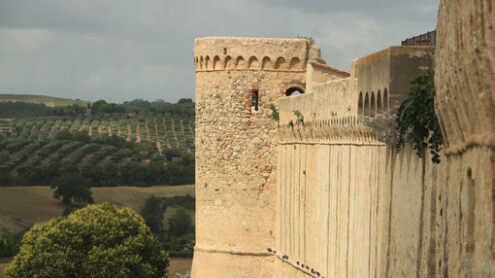 City with walls in Tuscany. Walls of the town of Magliano in Tuscany. Maremma. Landscape wit - MyVideoimage.com | Foto stock & Video footage