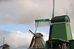 Clean energy. Windmills of Zaanse Schans, near Amsterdam. The structures were - MyVideoimage.com | Foto stock & Video footage