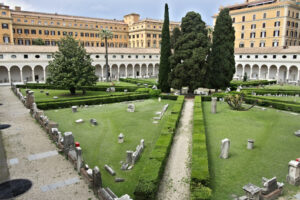 Cloister Michelangelo.  Michelangelo’s Cloister at the Baths of Diocletian, Rome. Roma foto. - MyVideoimage.com | Foto stock & Video footage