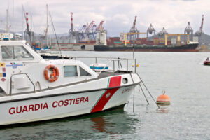 Coast guard boat. Merchant port of La Spezia in Liguria. In the foreground a Coast Guard boat. Navi - MyVideoimage.com | Foto stock & Video footage