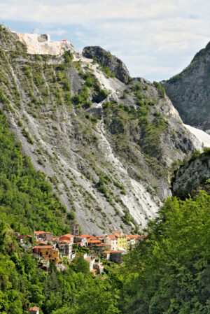 Colonnata Panorama View of the village of Colonnata, where the famous lard is product. Toscana - MyVideoimage.com | Foto stock & Video footage