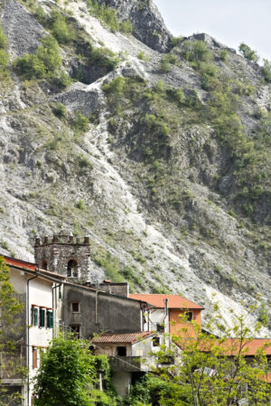 Colonnata. Carrara Quarries Bell tower of the church built with white marble pebbles. Toscana. Colonnata - MyVideoimage.com | Foto stock & Video footage