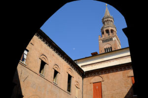 Comune di Cremona. Gothic mansion built in brick. Foto stock royalty free. - MyVideoimage.com | Foto stock & Video footage