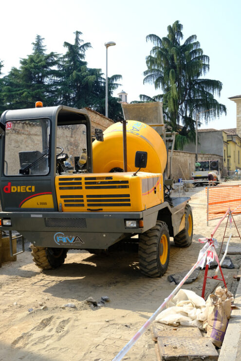 Concrete mixer on a construction site. - MyVideoimage.com | Foto stock & Video footage