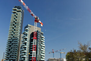 Construction site, Milan. Tower crane moving on a construction site in the Business District near the Torre Solaria. - MyVideoimage.com | Foto stock & Video footage