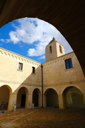 Convento a Matera. Convent of Sant’Agostino in Matera. Beige stone facade with blue sky and clouds. - MyVideoimage.com | Foto stock & Video footage