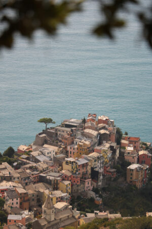 Corniglia panorama in the Cinque Terre. Top view of mountain trails. - MyVideoimage.com | Foto stock & Video footage