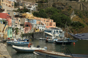 Corricella Procida. Boats anchored in the port of Corricella on the Island of Procid - MyVideoimage.com | Foto stock & Video footage