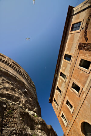 Cortile Castel Sant’Angelo Visto dal basso del cortile delle Fucilazioni. - MyVideoimage.com | Foto stock & Video footage