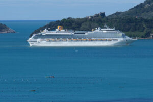 Costa Fascinosa in crociera a La Spezia. Costa Fascinosa cruise ship. Foto stock royalty free. - MyVideoimage.com | Foto stock & Video footage