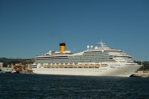 Costa crociere. Nave in porto a La Spezia. Cruise ship Costa Fortuna anchored at the Port of La Spezia in Liguria. Sky and blue sea background. - MyVideoimage.com | Foto stock & Video footage