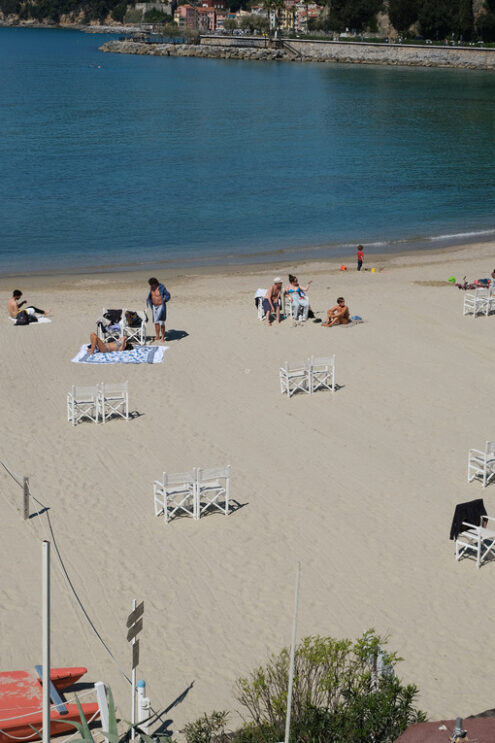 Covid on the beach. People on the beach by the sea in Liguria during the Covid-19 pandemic. Stock photos. - MyVideoimage.com | Foto stock & Video footage