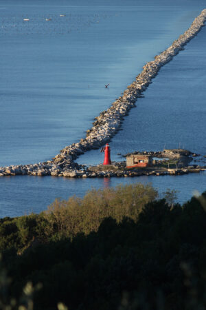 Dam of the port of La Spezia that separates the gulf from the open sea. Sea pictures - MyVideoimage.com | Foto stock & Video footage