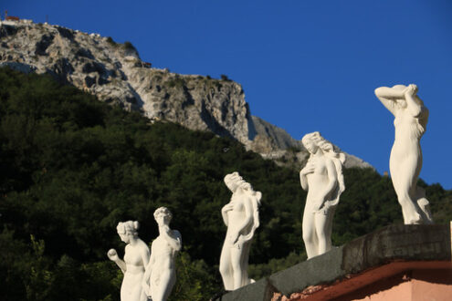 David sculpture in Carrara. White marble sculptures exhibited in Carrara. Copies of classica - MyVideoimage.com | Foto stock & Video footage