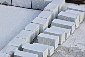 Deposito blocchi di marmo. Apuan Alps, Carrara, Tuscany, Italy. March 28, 2019. White Carrara marble blocks in a warehouse - MyVideoimage.com | Foto stock & Video footage