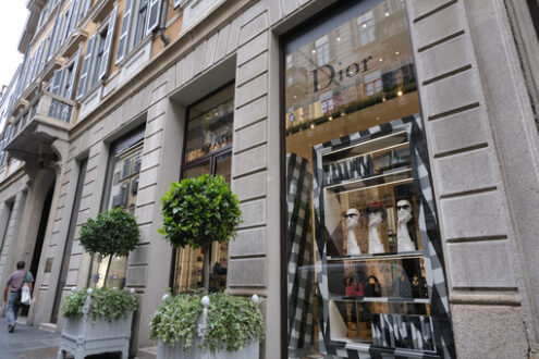 Dior Boutique with shop windows on Via Montenapoleone in Milan. - MyVideoimage.com | Foto stock & Video footage