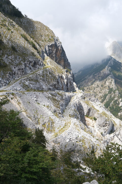 Dirt road in a marble quarry. Ancient dirt road in the marble quarries on the Apuan mountains. Stock photos. - MyVideoimage.com | Foto stock & Video footage