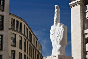 Dito di Cattelan alla Borsa di Milano. Sculpture of Cattelan’s finger in front of the Milan Stock Exchange. The Milan Stock Exchange building in Piazza Affari with the work of Maurizio Cattelan. - MyVideoimage.com | Foto stock & Video footage