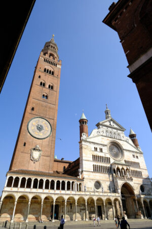 Duomo di Cremona. Cremona Cathedral and torrazzo. Foto stock royalty free. - MyVideoimage.com | Foto stock & Video footage