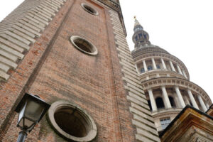 Duomo di Novara. Dome and basilica of San Gaudenzio. Foto stock royalty free. - MyVideoimage.com | Foto stock & Video footage