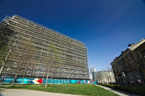 Edificio in costruzione a Milano. Construction site for the construction of a modern building. Cantieri edili. - MyVideoimage.com | Foto stock & Video footage