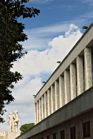 Edificio razionalista, Roma EUR. Building in the Eur district of Rome in an Italian rationalist style. - MyVideoimage.com | Foto stock & Video footage