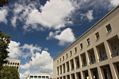 Edificio razionalista nel quartiere Eur di Roma. Interamente rivestito in marmo. - MyVideoimage.com | Foto stock & Video footage