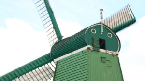 Energia del vento. Windmills of Zaanse Schans, near Amsterdam. The structures were - MyVideoimage.com | Foto stock & Video footage