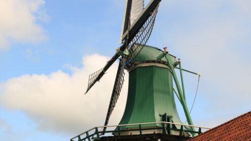 Energie alternative. Windmills of Zaanse Schans, near Amsterdam. The structures were - MyVideoimage.com | Foto stock & Video footage