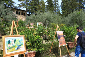 Exhibition of paintings in a picturesque garden of Panzano in Ch - MyVideoimage.com