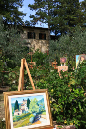 Exhibition of paintings in a picturesque garden of Panzano in Chianti - MyVideoimage.com | Foto stock & Video footage