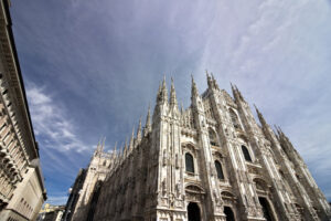 Facade of the Cathedral, Milan. Cathedral facade with  blue sky. - MyVideoimage.com | Foto stock & Video footage