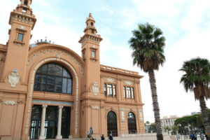 Facade of the Margherita theater in Bari. Foto Bari photo.