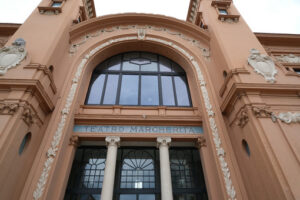 Facade of the Margherita theater in Bari. Foto Bari photo.