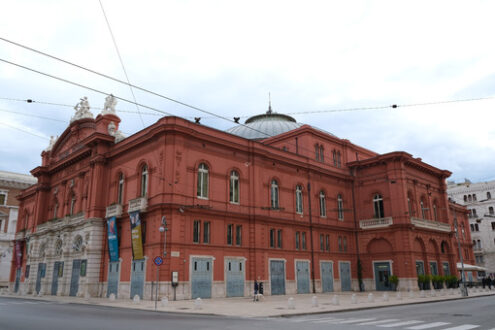 Facade of the Petruzzelli theater in Bari. In 1991 the theater was damaged by arson. Foto Bari photo.